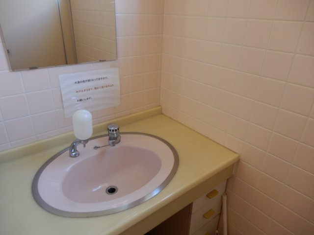 アストラ淡路ビルの洗面所|共用洗面台