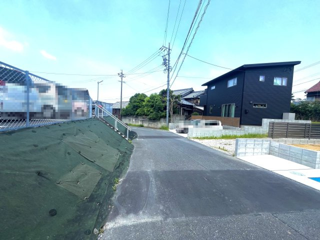 常滑市奥栄町1丁目の前面道路含む現地写真