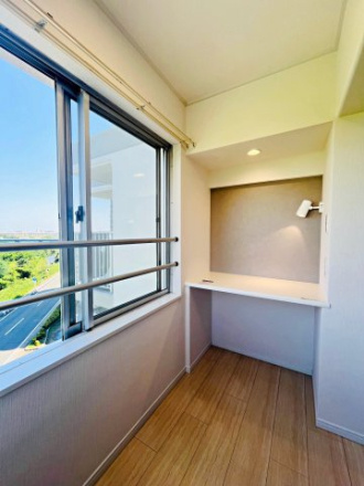 【内装】 | ◇◆本厚木リバーサイドマンション参番館◆◇ | 明るいワークスペース。開放的な眺望を見ながらリラックスしてお仕事ができます！