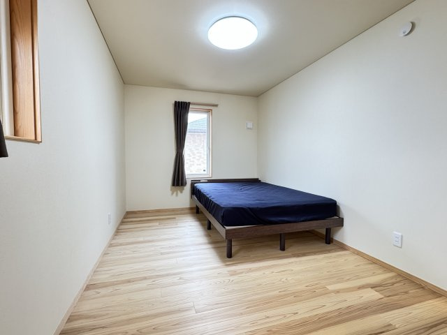 稲荷新田町中古の洋室|■2階7.0帖洋室は東南角部屋です