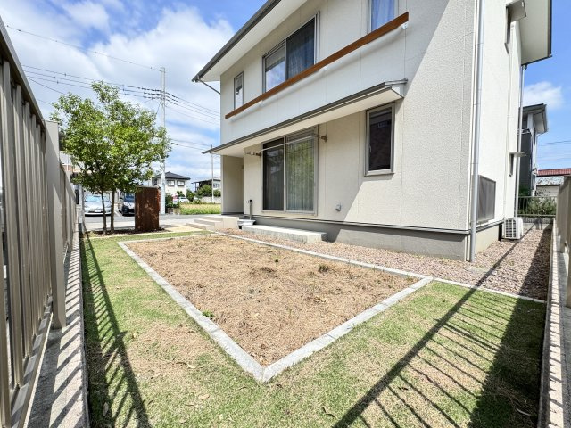 稲荷新田町中古の庭|■南庭もゆったり広々