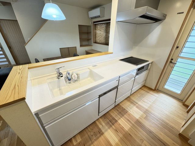 稲荷新田町中古のキッチン|■食洗器完備の対面式のシステムキッチン