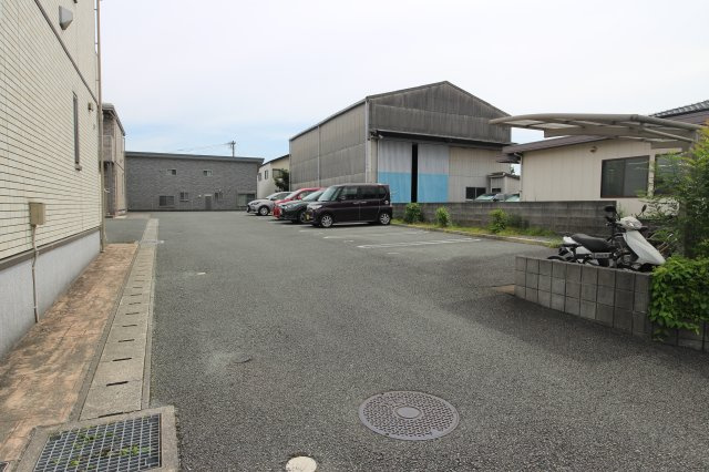 マドレカーサ　Ⅰ棟の駐車場|カースペースがあります