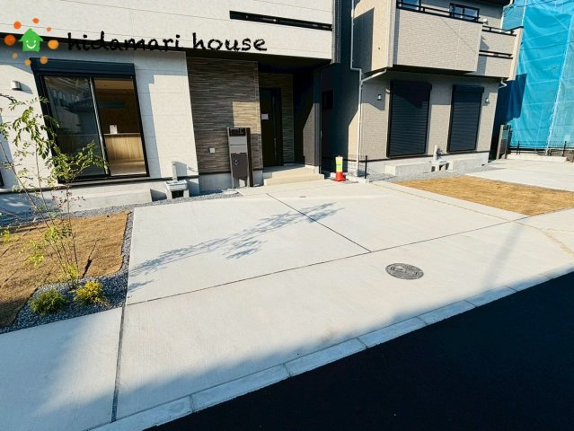 上尾市二ツ宮3期　新築戸建　ブルーミングガーデン01の駐車場