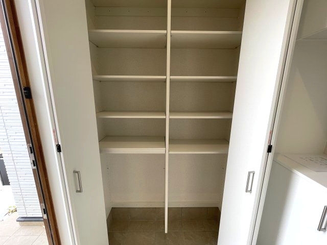 佐伯区皆賀１丁目　№35915の収納|シューズインクローク