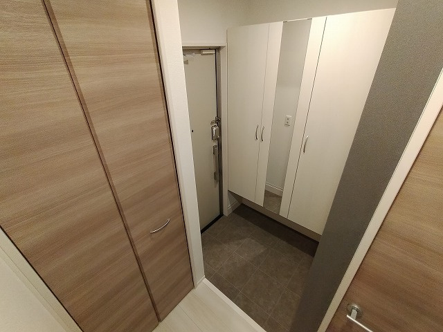 神戸市須磨区高倉町１丁目のアパートの玄関|シューズボックス付き