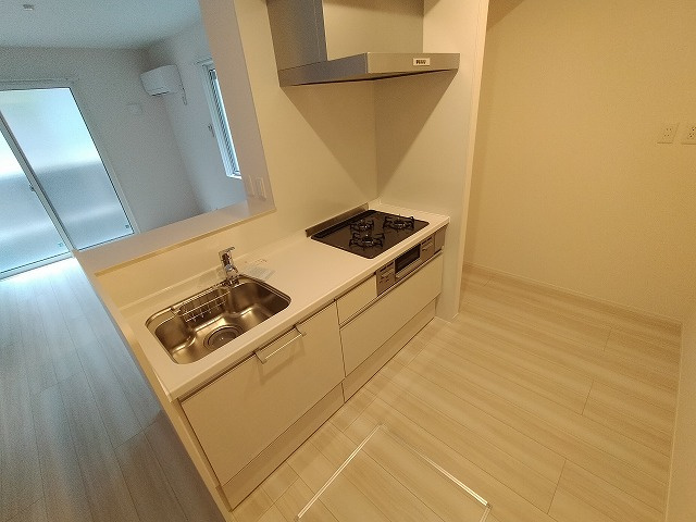 神戸市須磨区高倉町１丁目のアパートのキッチン|システムキッチン（ガス3口）