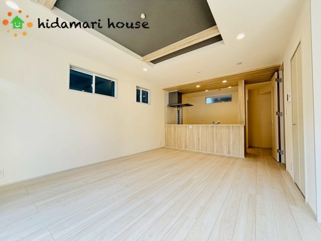 上尾市二ツ宮3期　新築戸建　ブルーミングガーデン02の居間・リビング