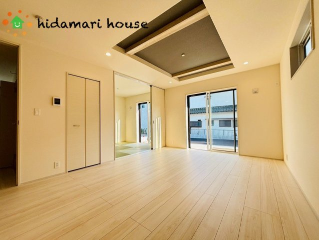 上尾市二ツ宮3期　新築戸建　ブルーミングガーデン02の居間・リビング