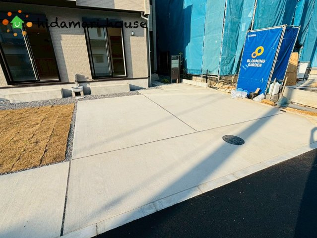 上尾市二ツ宮3期　新築戸建　ブルーミングガーデン02の駐車場