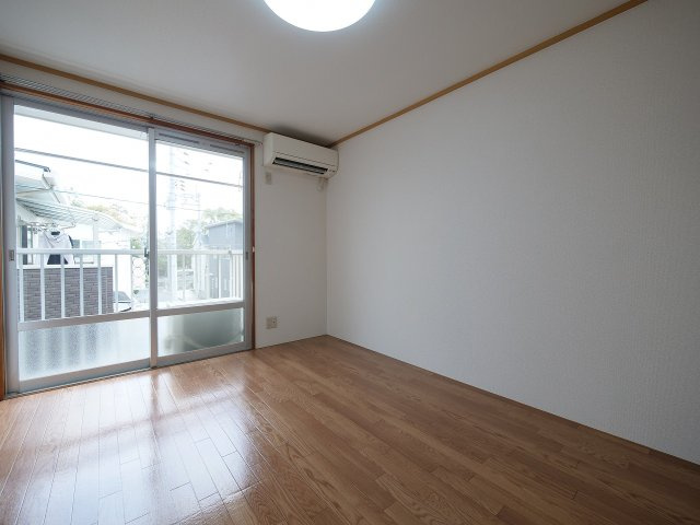 コーポ烏城Aの洋室