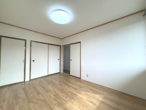 コーポ烏城Aの洋室