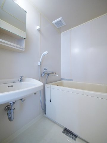 コーポ烏城Aの浴室