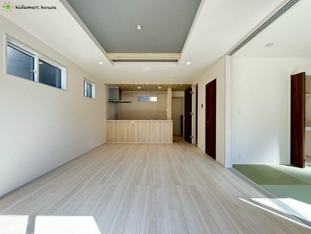 上尾市二ツ宮3期　新築戸建　ブルーミングガーデン03の居間・リビング