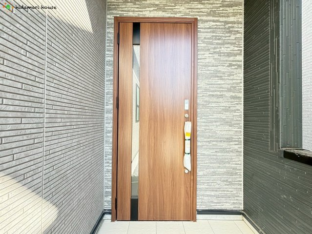 上尾市二ツ宮3期　新築戸建　ブルーミングガーデン03の玄関