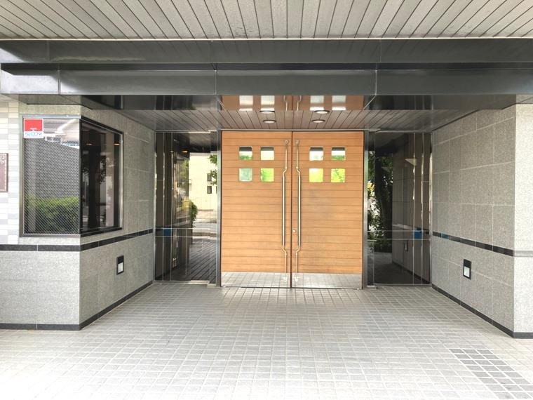 平塚八重咲町三和プラザのエントランス