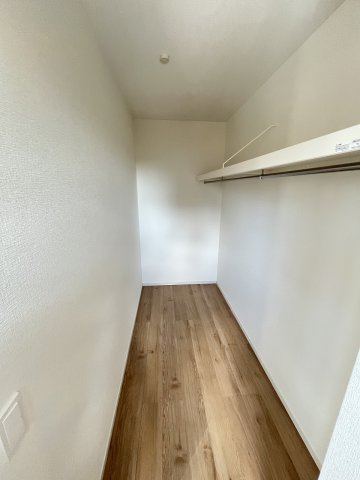 【収納】 | 糸島市板持1期・平屋　1号棟（全1棟）【仲介手数料無料・0円】 | 現地写真。ウォークインクローゼットです。