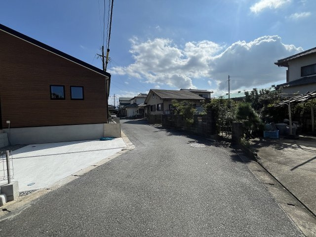 【その他】 | 糸島市板持1期・平屋　1号棟（全1棟）【仲介手数料無料・0円】 | 現地写真。前面道路です。