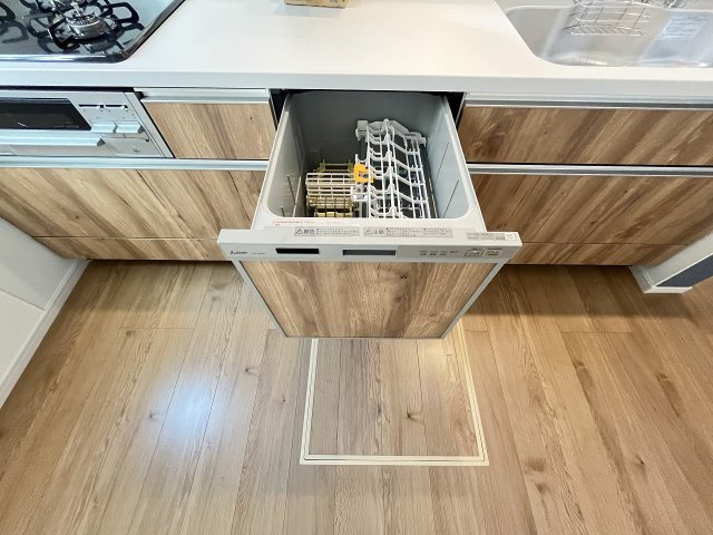 【キッチン】 | 糸島市板持1期・平屋　1号棟（全1棟）【仲介手数料無料・0円】 | 現地写真。食洗器が付いてます。
