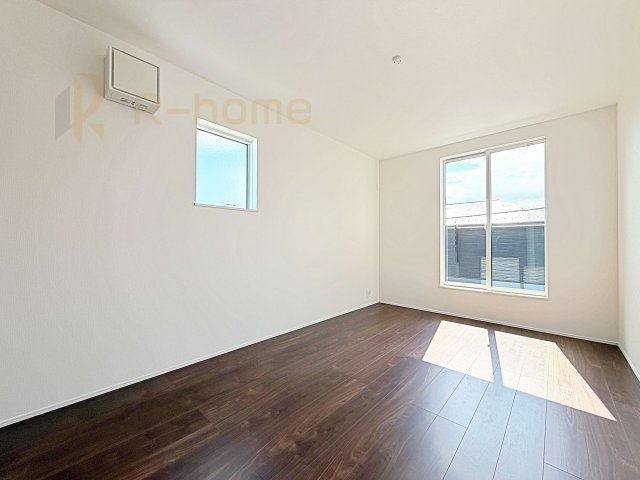 取手市青柳第2　新築戸建て　2号棟の洋室|2面窓の風通しの良い洋室です♪差し込む暖かな陽当たりで、室内がくつろげる空間に早変わりです♪