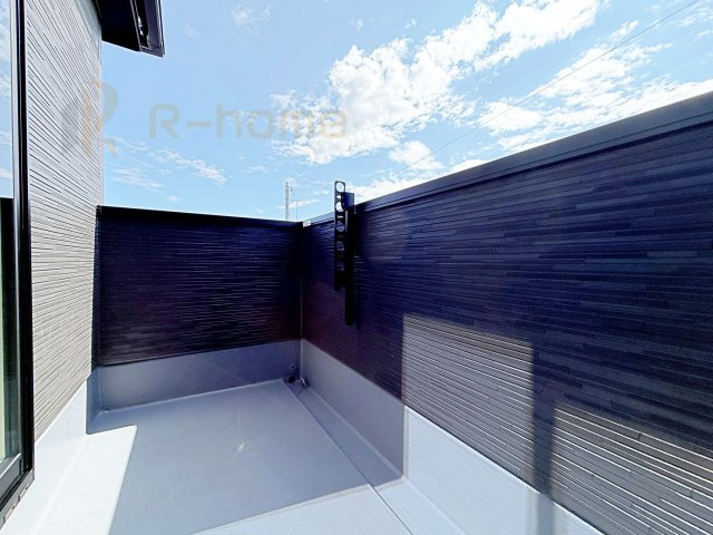 取手市青柳第2　新築戸建て　2号棟のバルコニー|お布団やラグなどの大きな物も干しやすい広々としたバルコニー！