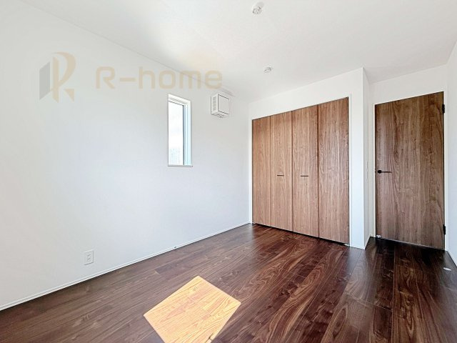 取手市青柳第2　新築戸建て　2号棟の洋室|どんな部屋家具も合わせやすいシンプルな洋室！
たっぷりの日差しと心地よい風が舞い込む住まい♪