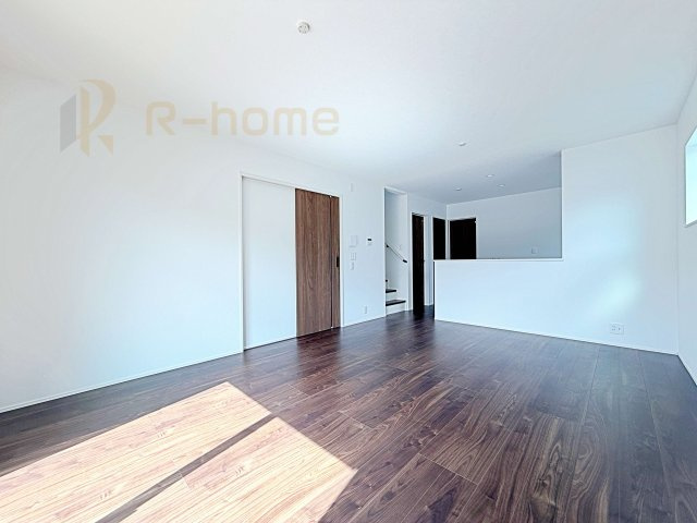 取手市青柳第2　新築戸建て　2号棟の居間・リビング|広々としたLDK♪自然と家族が集まるリビング階段プラン♪