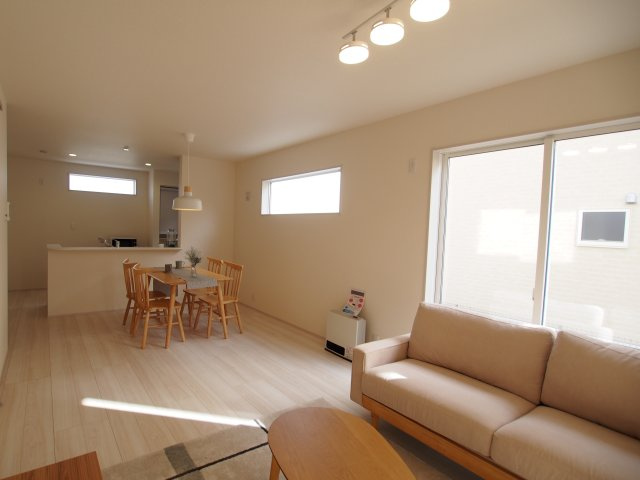【居間・リビング】 | Livele Garden.S　南沢又河原前　１号棟 | ★内覧予約で新米4kg★
