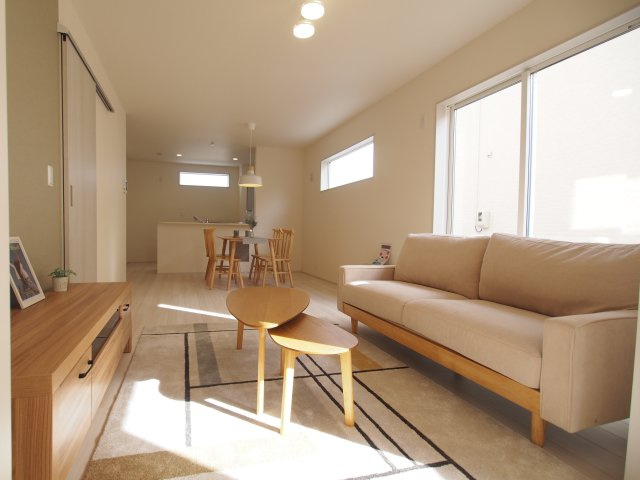 【居間・リビング】 | Livele Garden.S　南沢又河原前　１号棟 | ★内覧予約で新米4kg★