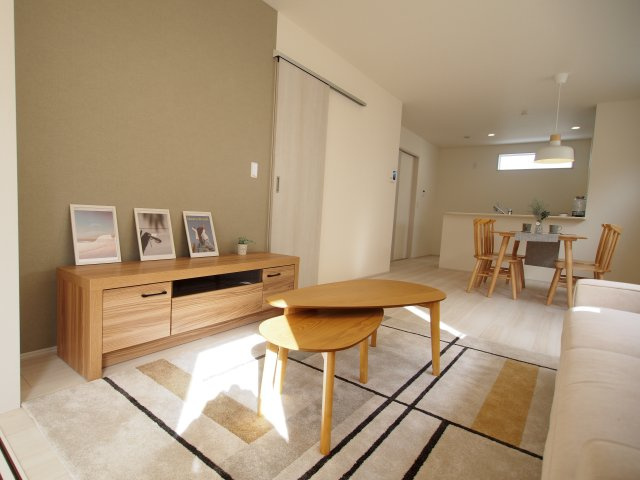 【居間・リビング】 | Livele Garden.S　南沢又河原前　１号棟 | ★内覧予約で新米4kg★