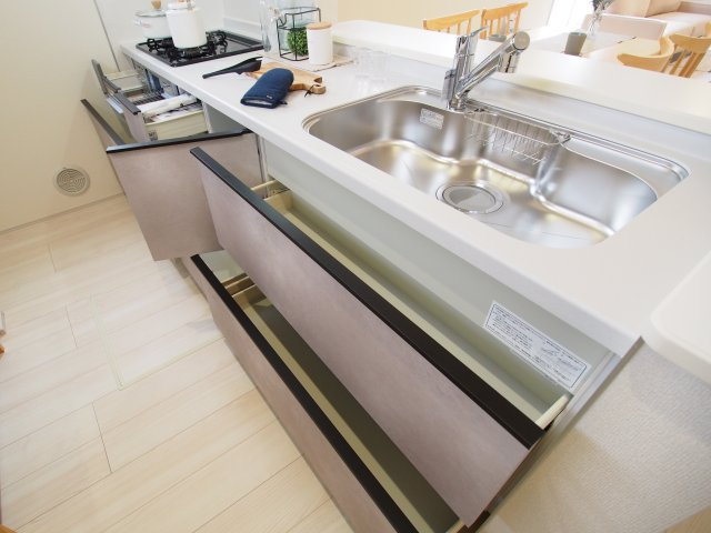 【キッチン】 | Livele Garden.S　南沢又河原前　１号棟 | ★内覧予約で新米4kg★