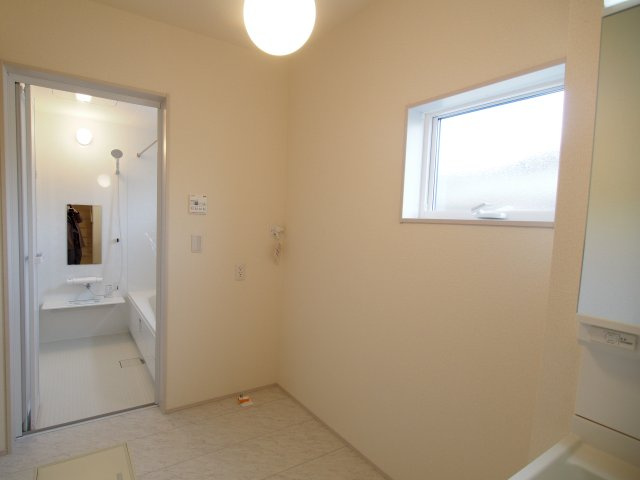 【ランドリースペース】 | Livele Garden.S　南沢又河原前　１号棟 | ★内覧予約で新米4kg★