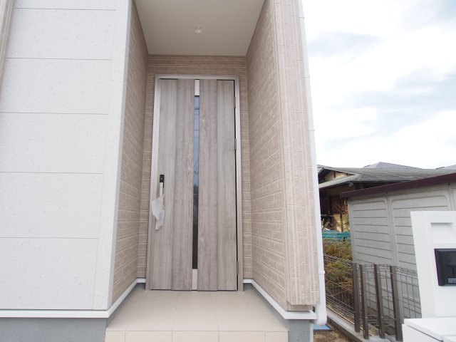 【玄関】 | Livele Garden.S　南沢又河原前　１号棟 | ★内覧予約で新米4kg★