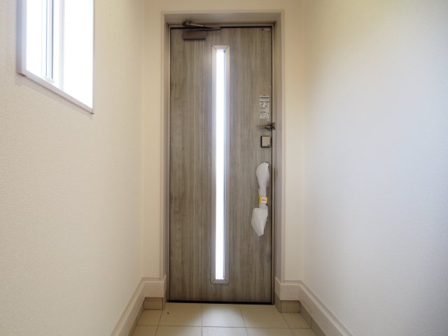 【玄関】 | Livele Garden.S　南沢又河原前　１号棟 | ★内覧予約で新米4kg★