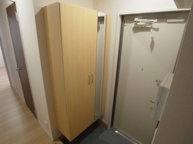 神戸市兵庫区下沢通６丁目のアパートの玄関|シューズボックス付き