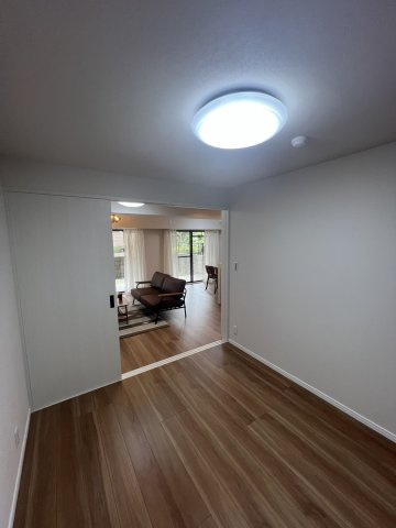 【洋室】ヴェルナール富雄2番館 