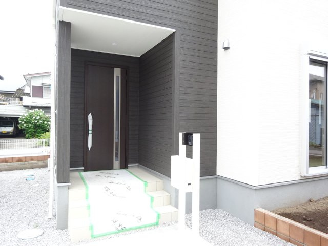 第4富士見町時沢　新築戸建　2号棟の玄関|落ち着いた玄関です