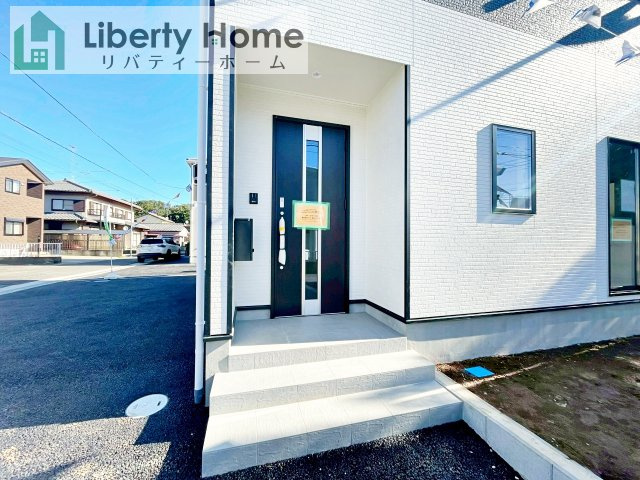 牛久市下根町第1　新築戸建　2号棟のエントランス