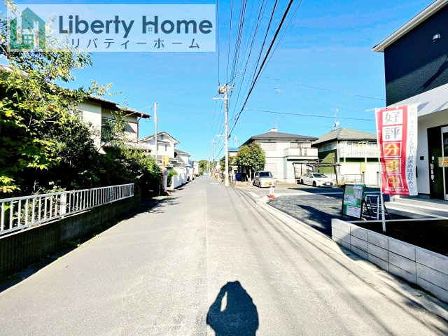 牛久市下根町第1　新築戸建　2号棟の前面道路含む現地写真