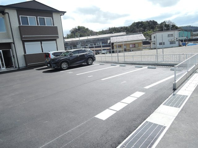 【駐車場】 | CAオレンジフィール | 車をお持ちの方に嬉しい駐車場付きの物件です