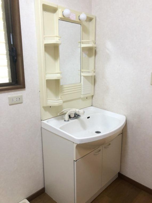 【洗面所】 | 和泉が丘戸建 | 明るい洗面所です