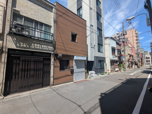 台東区鳥越１丁目の売地の前面道路含む現地写真