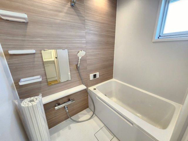 長岡天神ハイツ10棟の浴室|アクセントパネルがお洒落なユニットバス新調(^^)/