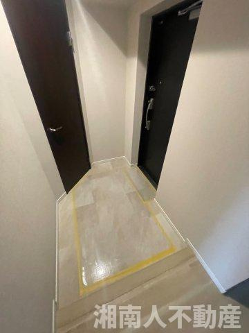 エスタテラ湘南台マウンテンビューの玄関|収納もある玄関です