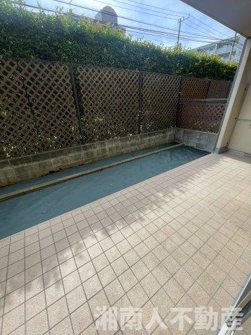 エスタテラ湘南台マウンテンビューのバルコニー|外からの目が気にならないバルコニーで洗濯物が干せます