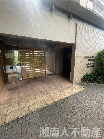 エスタテラ湘南台マウンテンビューのエントランス|落ち着いたエントランスです