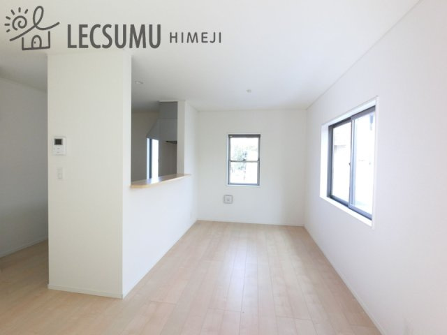 姫路市飾磨区西浜町第７／新築戸建の居間・リビング|同社施工例