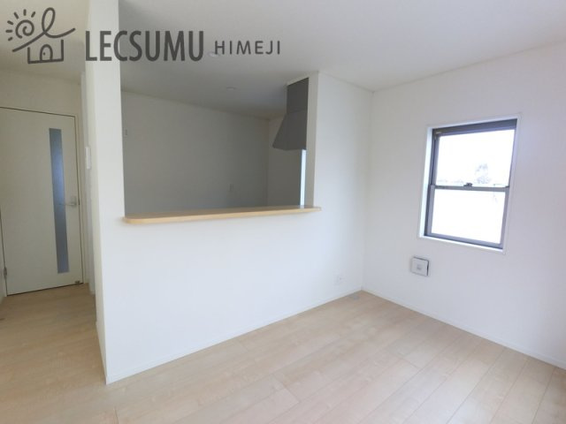 姫路市飾磨区西浜町第７／新築戸建の居間・リビング|同社施工例