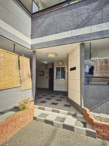 【エントランス】 | 山本マンション | 清潔なエントランスです