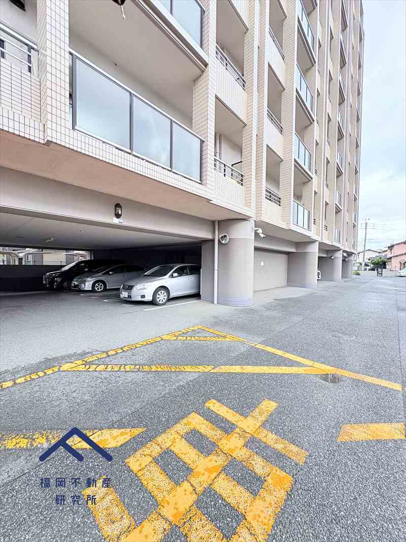 サングレート箱崎公園東の駐車場